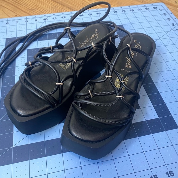 NWOT Free People Womens Georgie Wrap Platform Sandals Black Size EU 38/US 7.5 - Picture 2 of 11